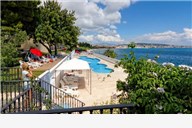 [Proljeće - Polupansion - Trogir] Hotel Val***: Uživajte u blagoj mediteranskoj klimi pored Trogira i ugrabite ‘’svoj trenutak sreće’’, sve za dvije osobe i do dvoje djece!