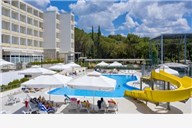 [Biograd na Moru] Hotel Adria***: Svibanjski all inclusive predah u prekrasnoj borovoj šumi, udaljenoj 350 metara od glavne biogradske plaže Soline!