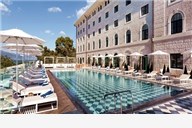 Nezaboravno iskustvo opuštanja i odmora u luksuznom Hotelu Brown Beach House 4* u Trogiru uz 3 dana i 2 noćenja s doručkom za 2 osobe, večeru Chef Surprise u 6 sljedova, saunu, bazen, jacuzzi...