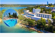 Poreč, Hotel Zorna Plava Laguna 3* - rezervirajte odmor iz snova i provedite dane opuštajući se na bazenu i plaži tik do hotela - U blizini hotela nalaze se restorani, barovi, trgovine, sportski centri